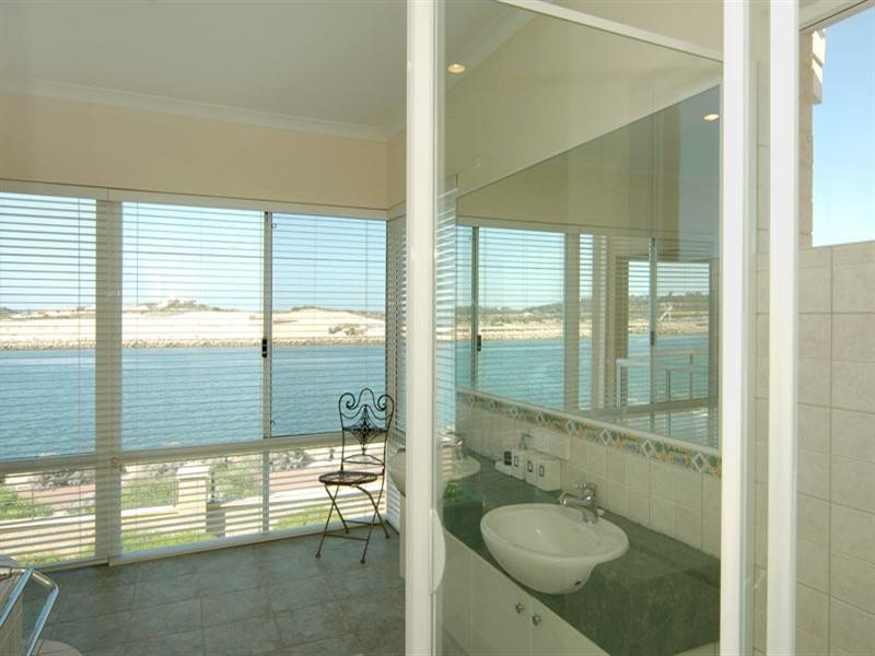 74 Voyager Close, Wannanup WA 6210