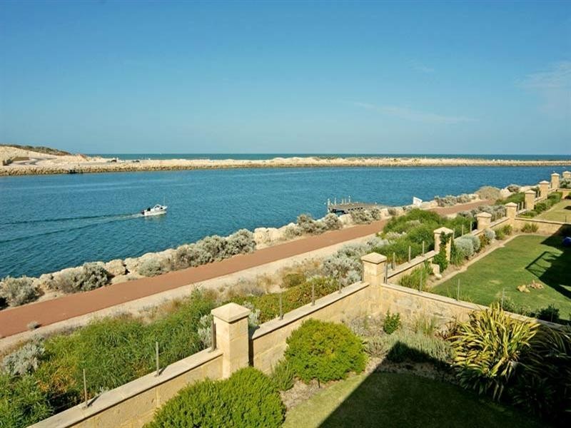 74 Voyager Close, Wannanup WA 6210