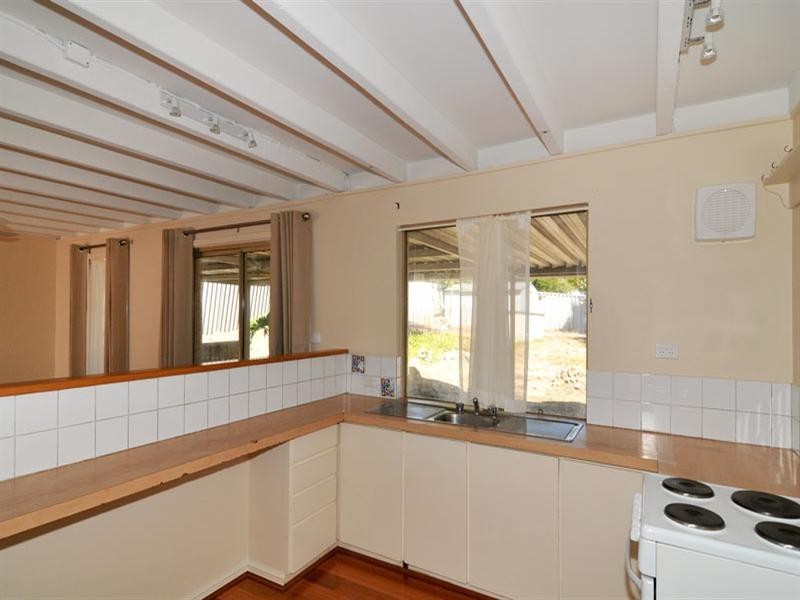 5 Mahogany Drive, Halls Head WA 6210