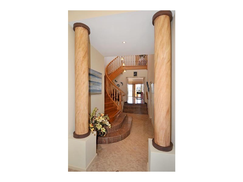 9 Bluewater Retreat, Wannanup WA 6210