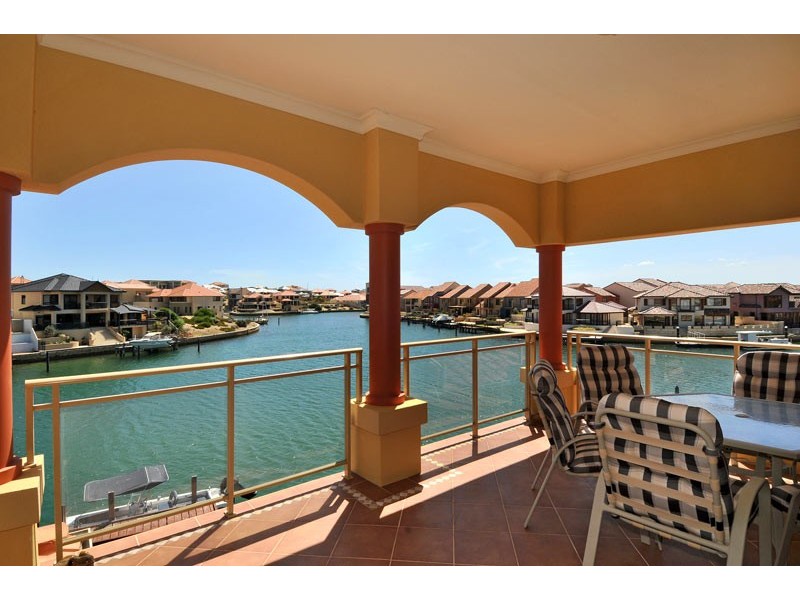 9 Bluewater Retreat, Wannanup WA 6210