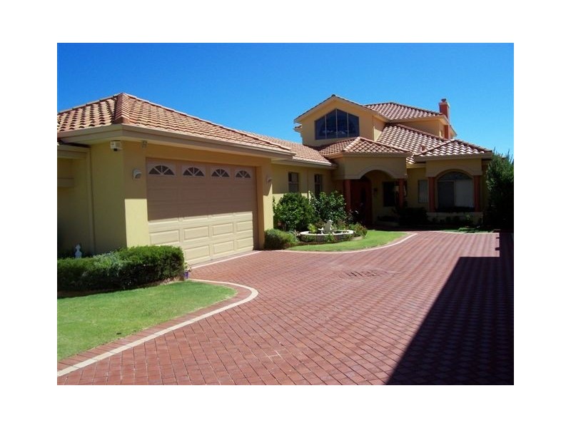 9 Bluewater Retreat, Wannanup WA 6210