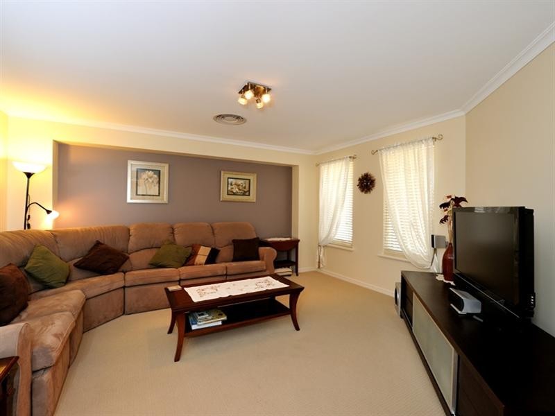 7 Premier Street, Dudley Park WA 6210