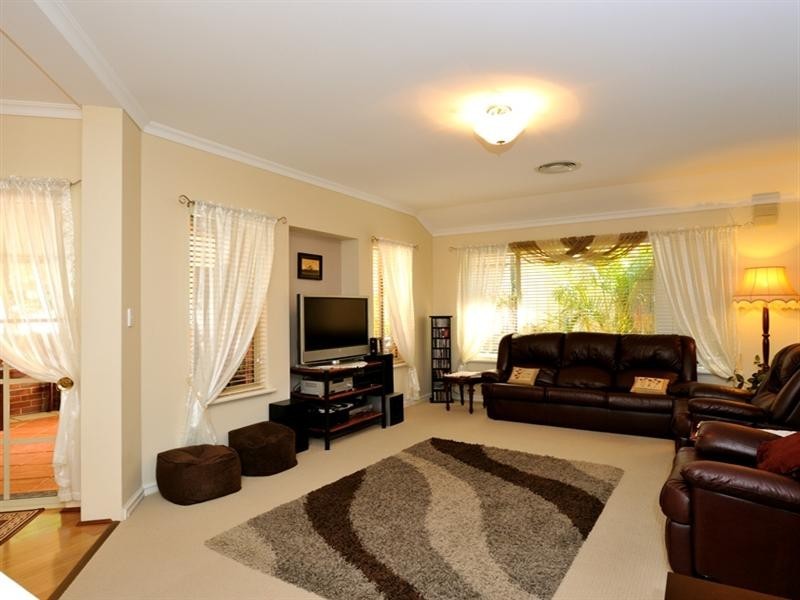 7 Premier Street, Dudley Park WA 6210