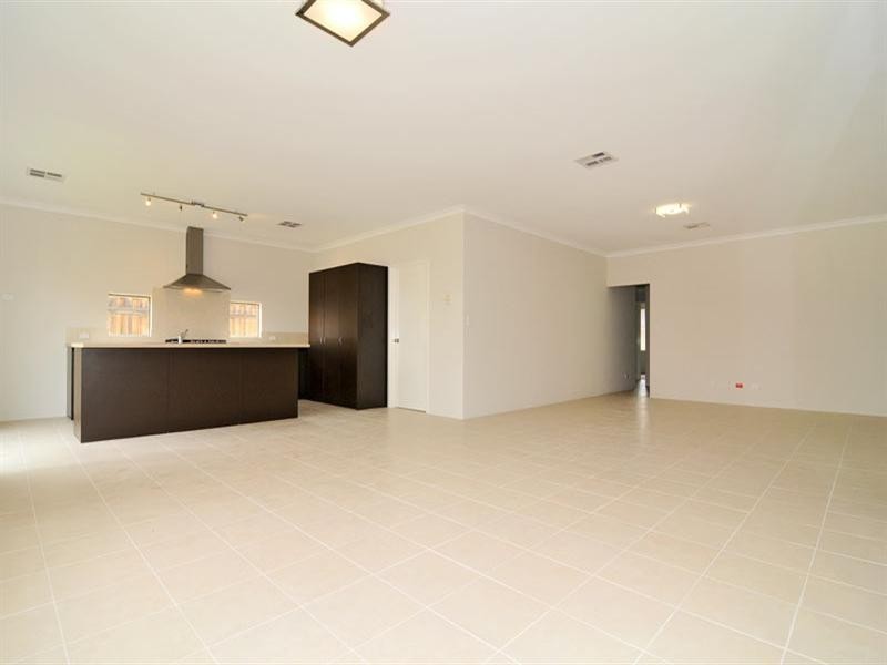 6 Honeymyrtle Grange, Halls Head WA 6210