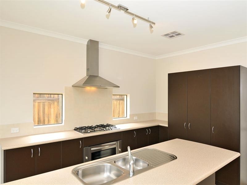 6 Honeymyrtle Grange, Halls Head WA 6210