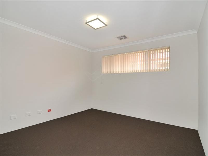 6 Honeymyrtle Grange, Halls Head WA 6210