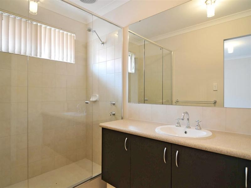 6 Honeymyrtle Grange, Halls Head WA 6210