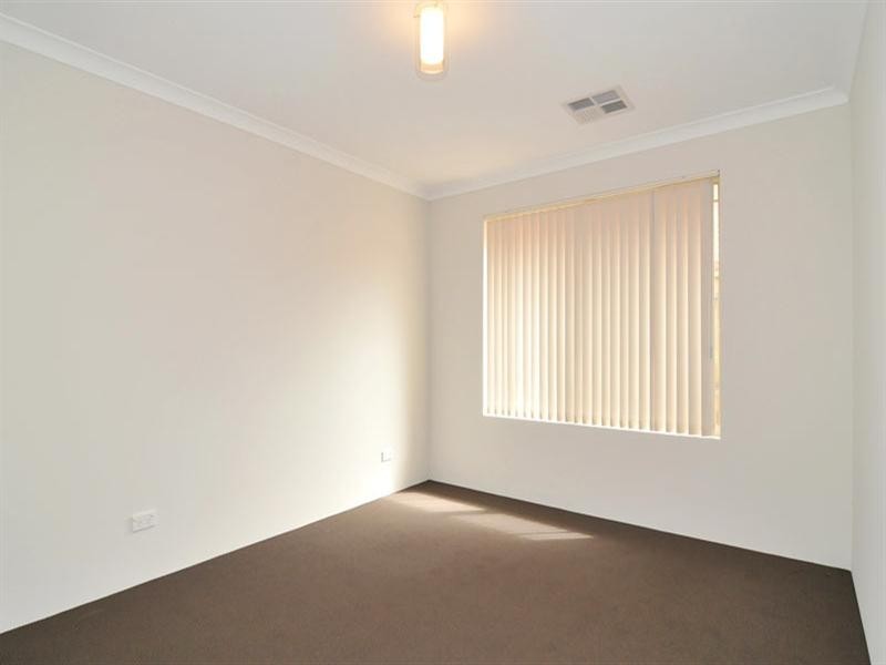 6 Honeymyrtle Grange, Halls Head WA 6210