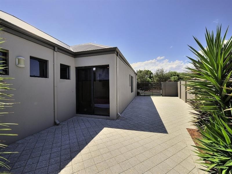 21 Waterlily Drive, Dudley Park WA 6210
