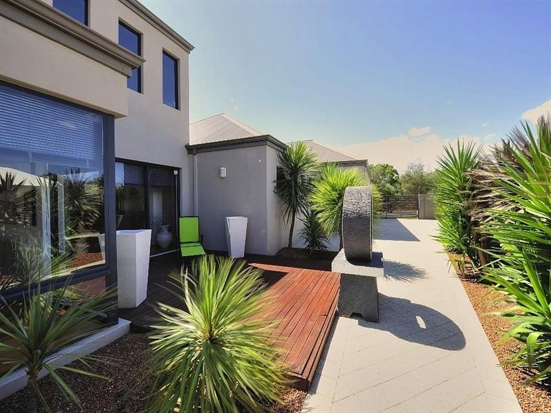 21 Waterlily Drive, Dudley Park WA 6210