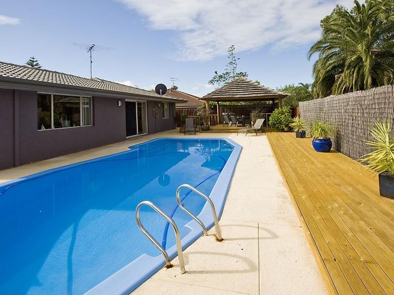 16 Tennyson Avenue, Halls Head WA 6210