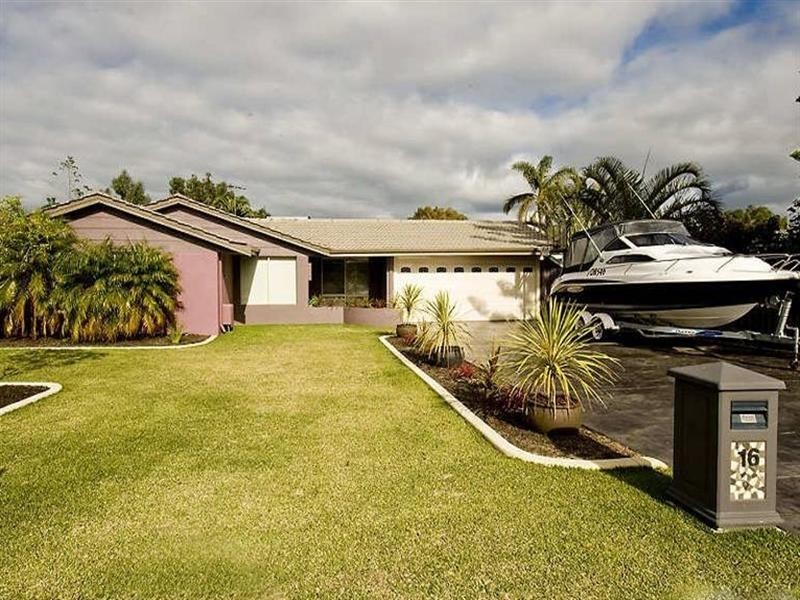 16 Tennyson Avenue, Halls Head WA 6210