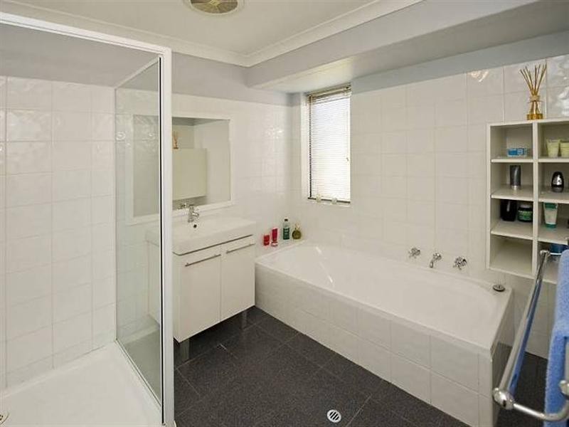 16 Tennyson Avenue, Halls Head WA 6210