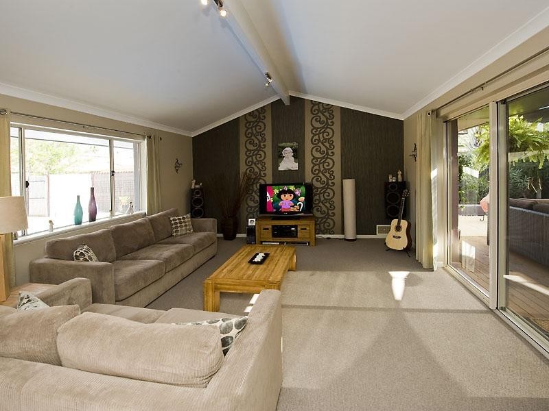 16 Tennyson Avenue, Halls Head WA 6210