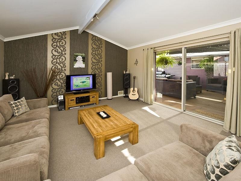 16 Tennyson Avenue, Halls Head WA 6210