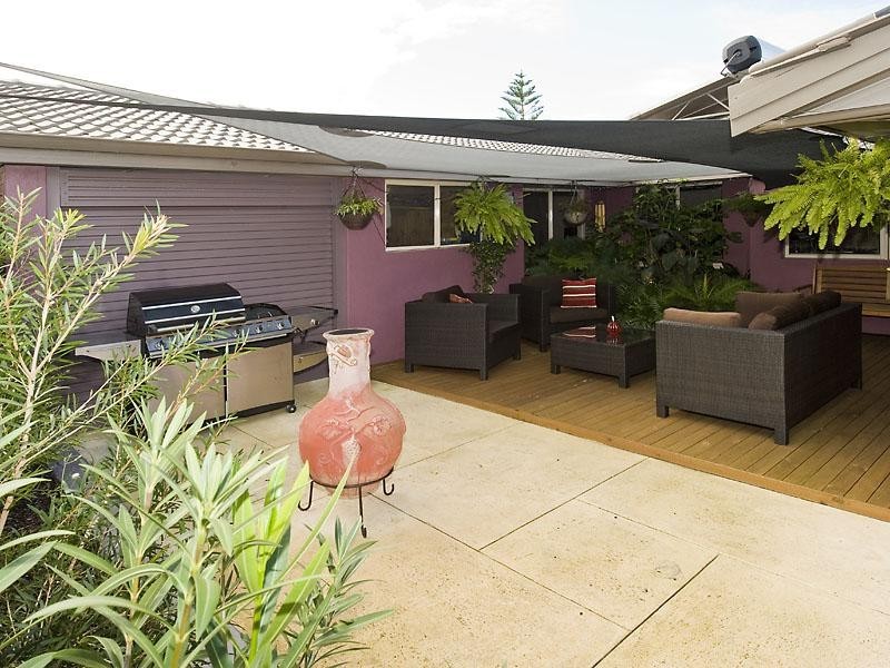 16 Tennyson Avenue, Halls Head WA 6210