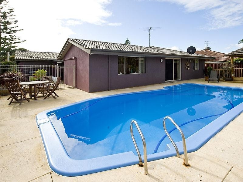 16 Tennyson Avenue, Halls Head WA 6210