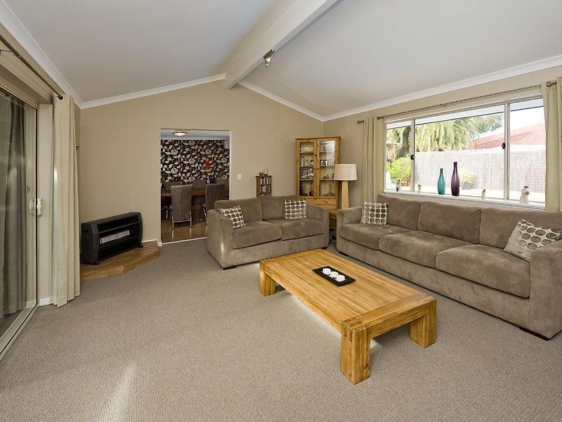 16 Tennyson Avenue, Halls Head WA 6210