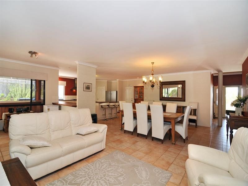 34 Princeton Drive, Wannanup WA 6210