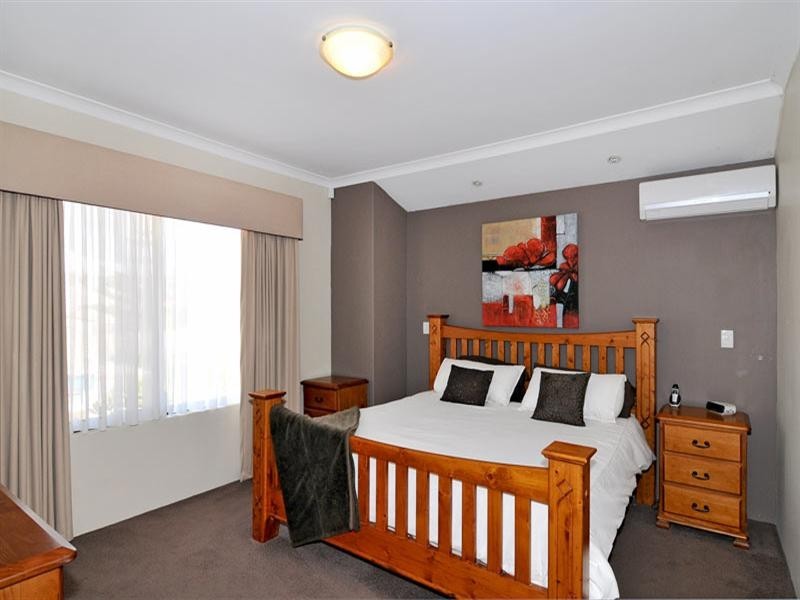 34 Princeton Drive, Wannanup WA 6210