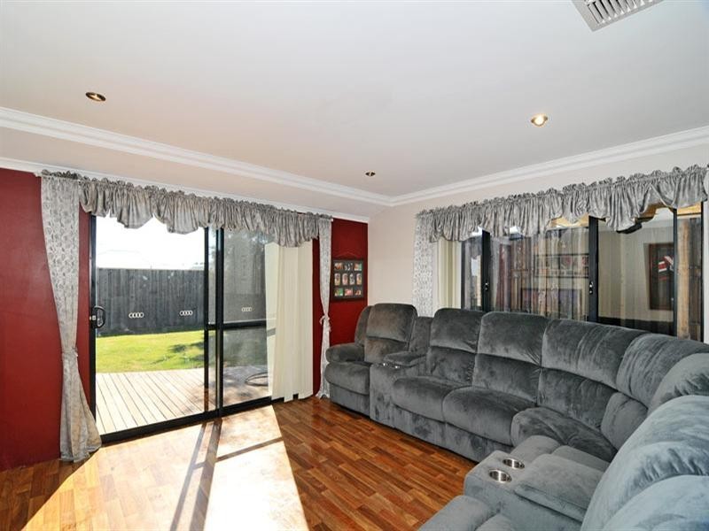 13 Carissa Turn, Halls Head WA 6210