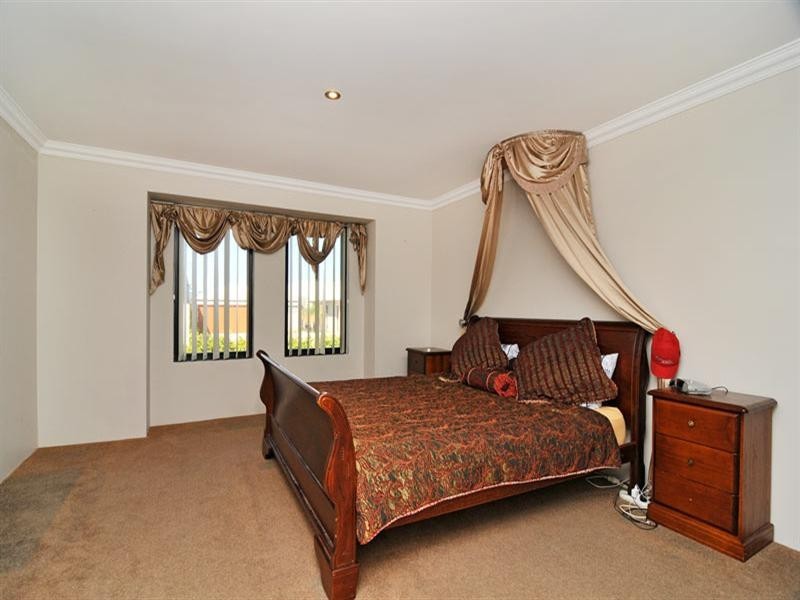 13 Carissa Turn, Halls Head WA 6210