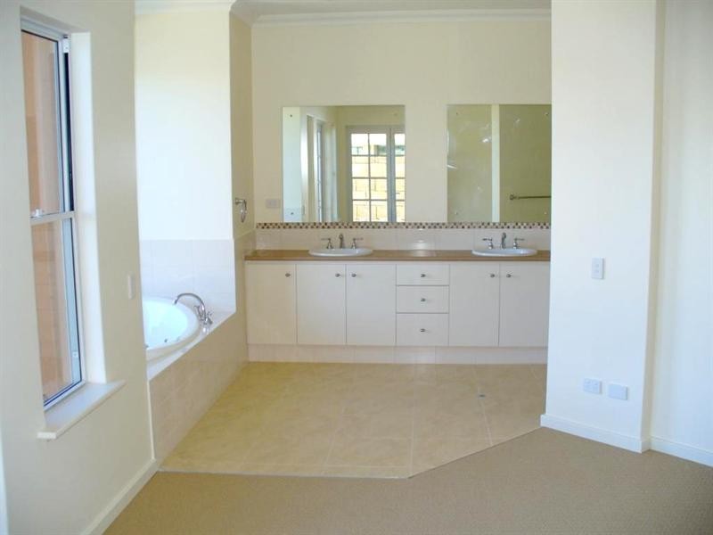 8 Lakeway Retreat, Dawesville WA 6211