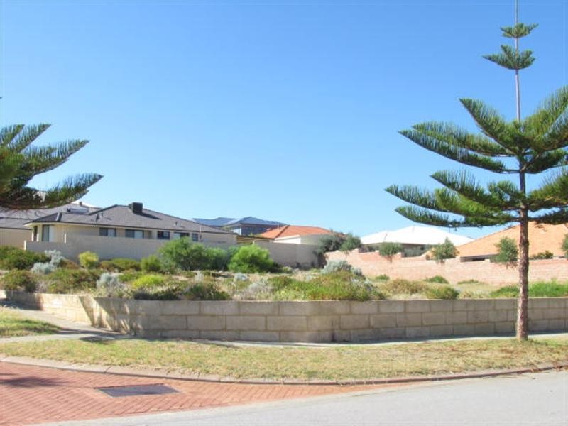 27 BATAVIA Avenue, Wannanup WA 6210