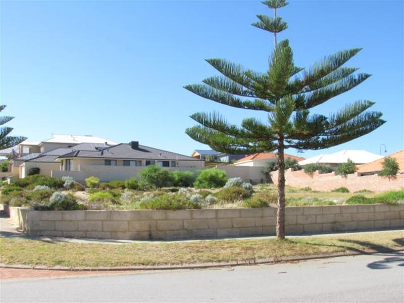 27 BATAVIA Avenue, Wannanup WA 6210