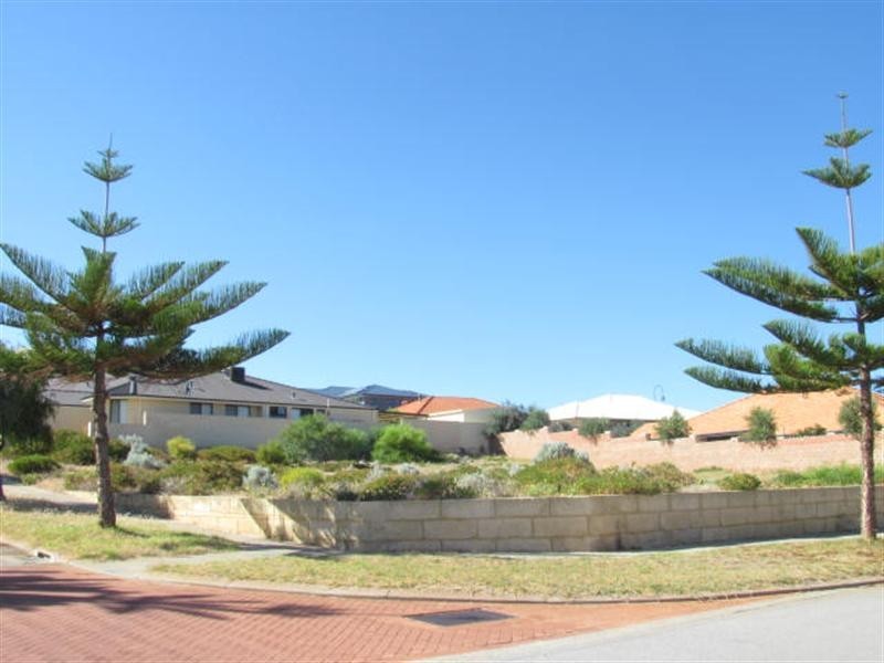27 BATAVIA Avenue, Wannanup WA 6210