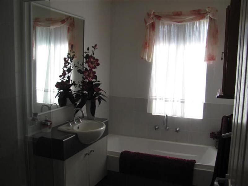 5 RIVERINA Avenue, Mandurah WA 6210