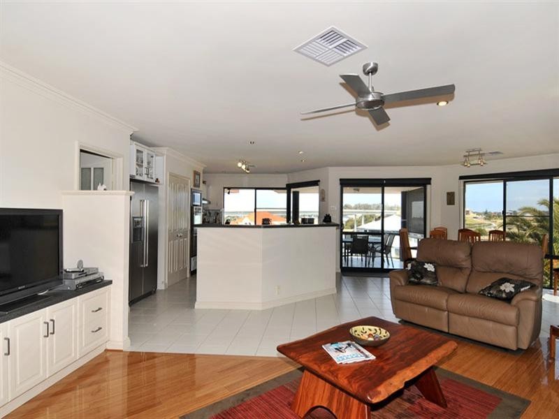 12 Captain Court, Wannanup WA 6210