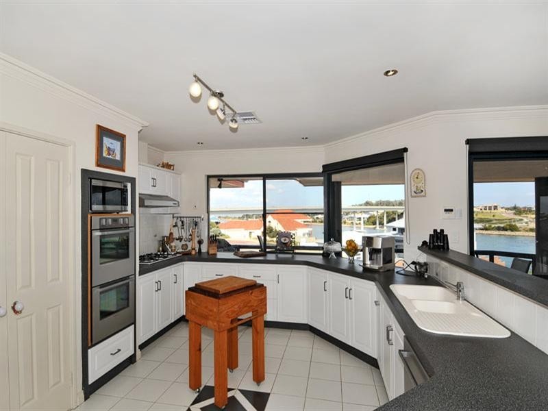 12 Captain Court, Wannanup WA 6210