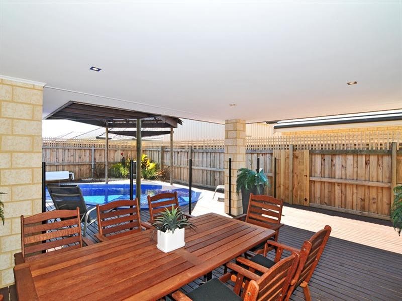 25 Tectona Way, Halls Head WA 6210