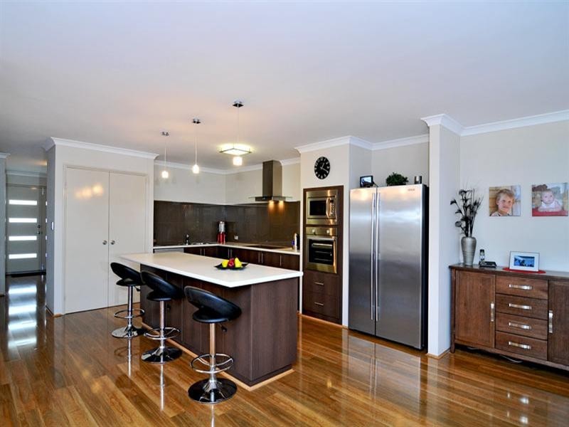 25 Tectona Way, Halls Head WA 6210