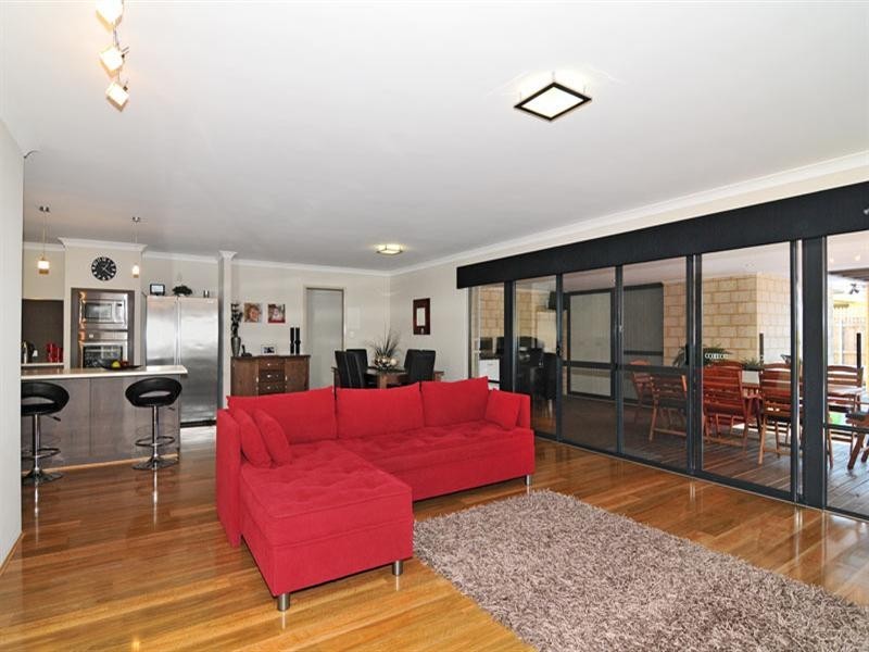 25 Tectona Way, Halls Head WA 6210