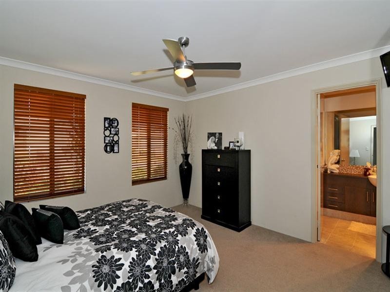 25 Tectona Way, Halls Head WA 6210