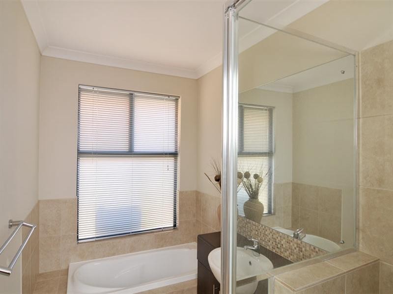 25 Tectona Way, Halls Head WA 6210