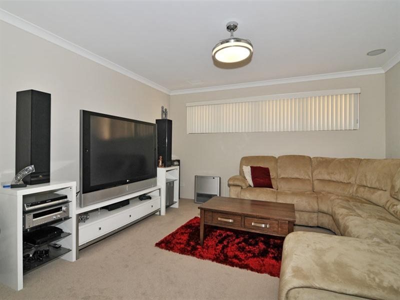 25 Tectona Way, Halls Head WA 6210