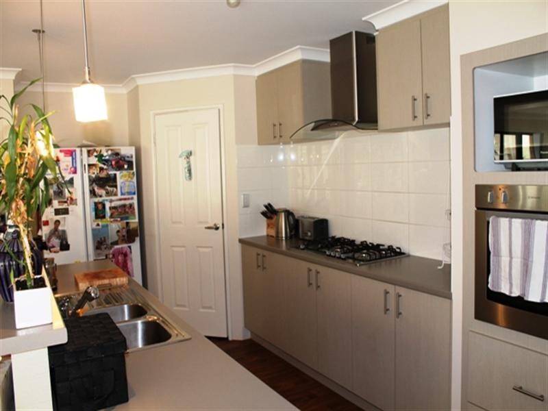 13 NUCHEA Vista, Lakelands WA 6180