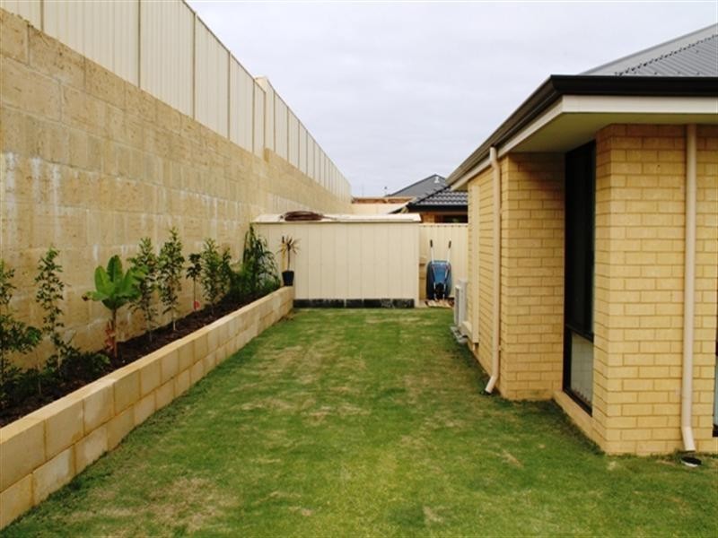 13 NUCHEA Vista, Lakelands WA 6180