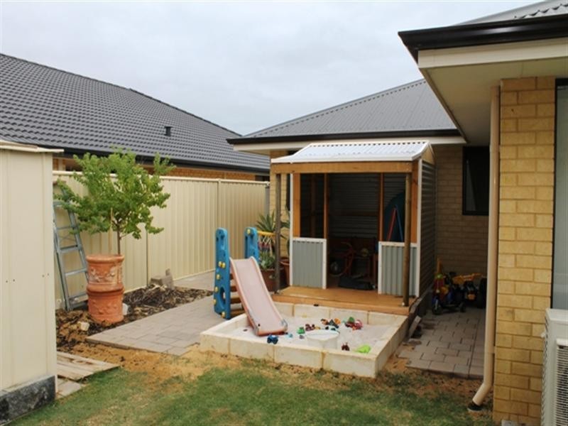 13 NUCHEA Vista, Lakelands WA 6180