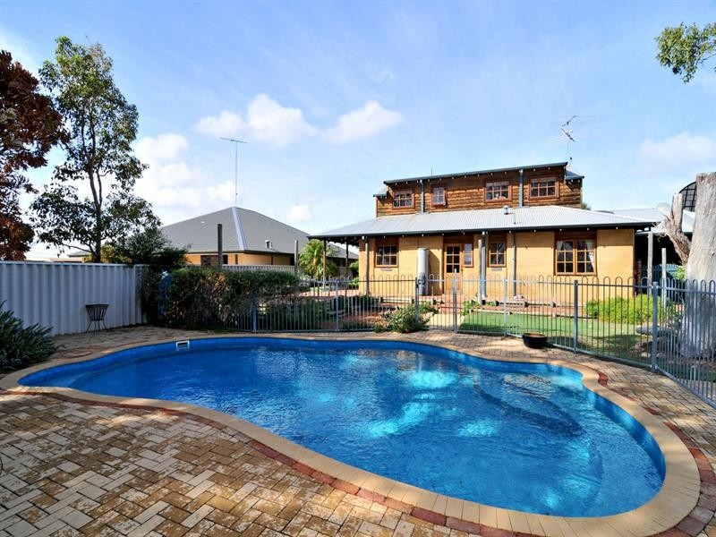 20 Regent Drive, Wannanup WA 6210