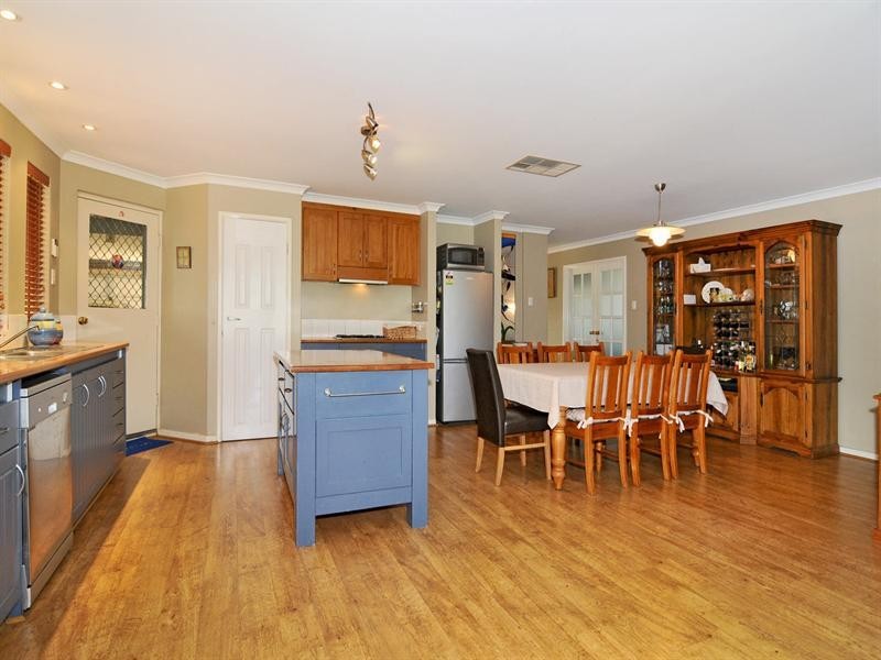 6 Ferndown Retreat, Meadow Springs WA 6210