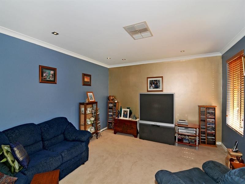 6 Ferndown Retreat, Meadow Springs WA 6210