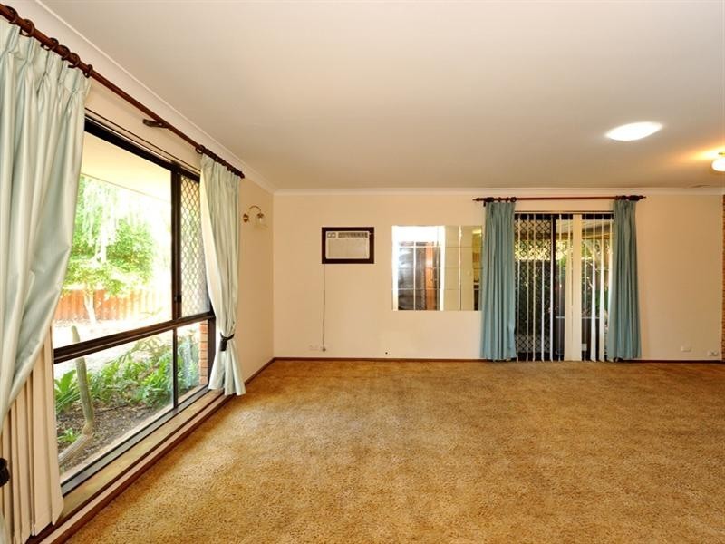 5B Nile Close, Halls Head WA 6210