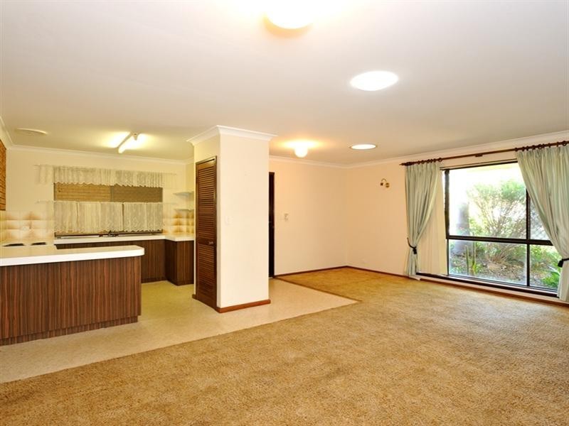 5B Nile Close, Halls Head WA 6210