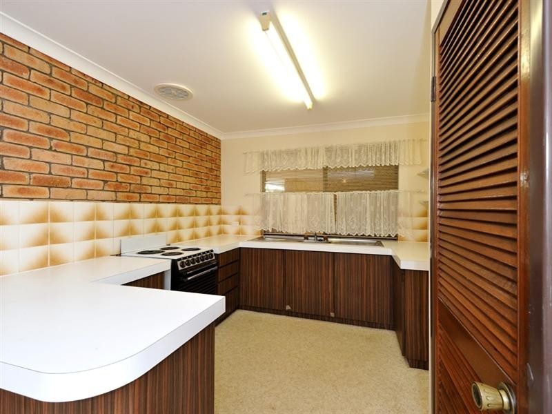 5B Nile Close, Halls Head WA 6210