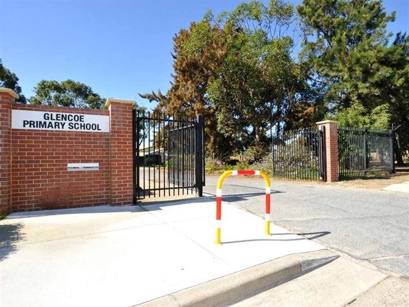 5B Nile Close, Halls Head WA 6210